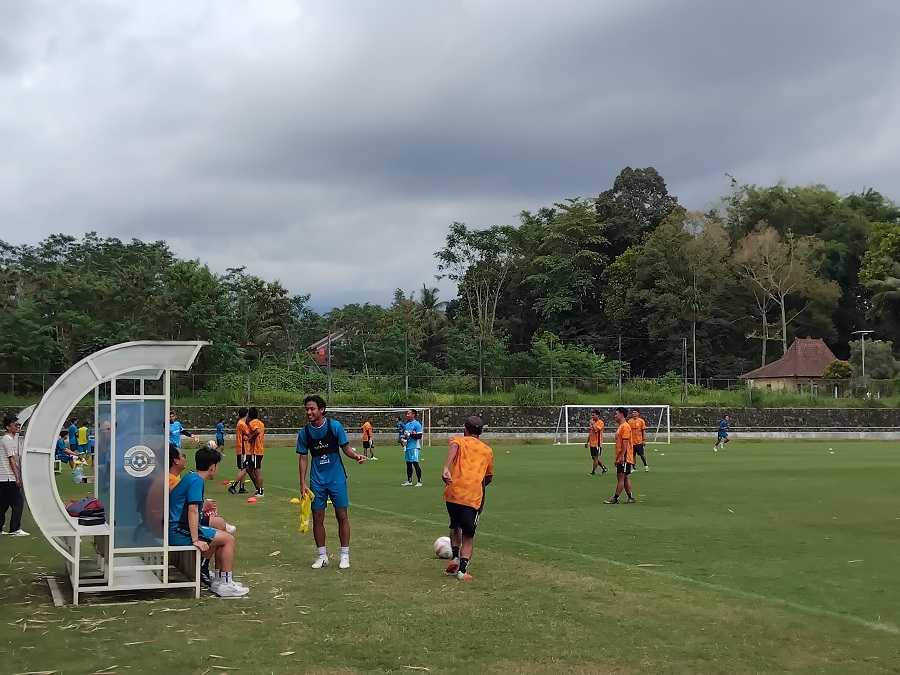 KUATKAN MENTAL: Para pemain PSS Sleman saat latihan. Kekuatan mental dibutuhkan dalam mengarungi putaran ketiga ini.