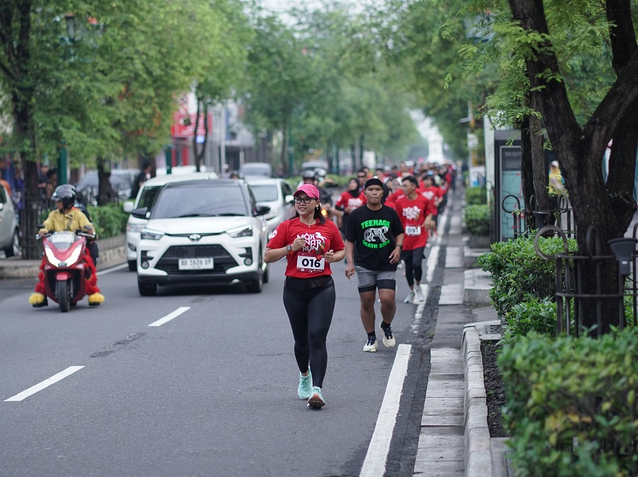 RUN:&nbsp;Dokumentasi Mox Lunar Run pada Selasa (17/2/2026). Kegiatan lari bersama tersebut memiliki misi menggenjot kawasan sumbu filosofi sebagai destinasi wisata olahraga.