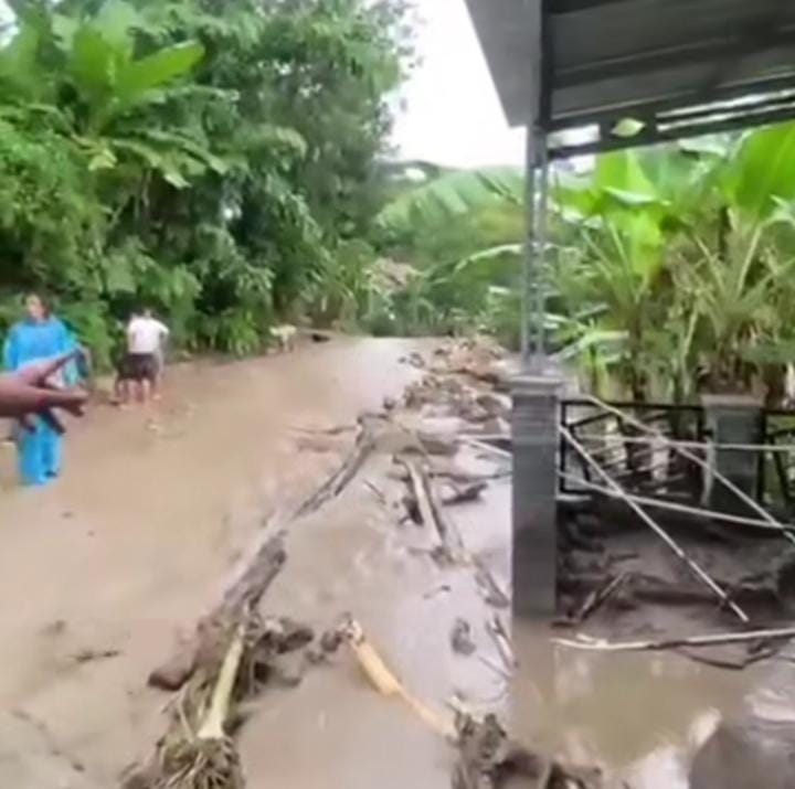 Banjir bandang melanda Kalurahan Tancep, Kapanewon Ngawen Gunungkidul Selasa sore (17/2)