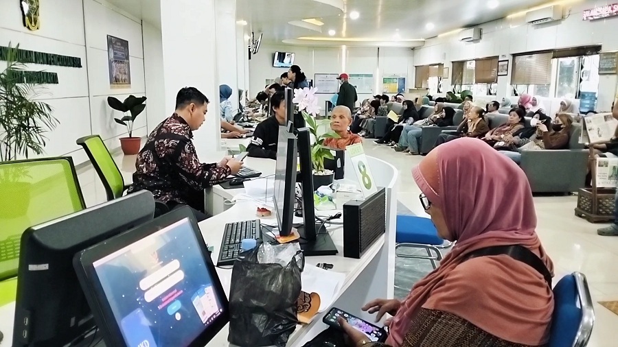 ANTRE:&nbsp;Suasana pelayanan kependudukan di Kantor Disdukcapil Kota Jogja,&nbsp;Kamis (19/2/2026). Selama Ramadan, jam operasional dipangkas.