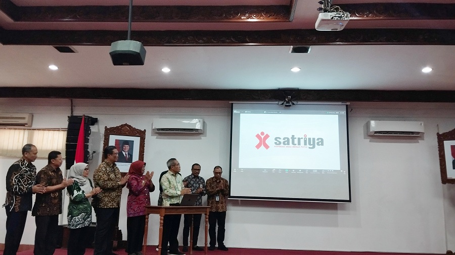 PERESMIAN: Bupati Bantul Abdul Halim Muslih meresmikan aplikasi KDMP yang dinamakan Satriya di Gedung di Gedung Induk Lantai Tiga Komplek Parasamya Kamis (19/2/2026).