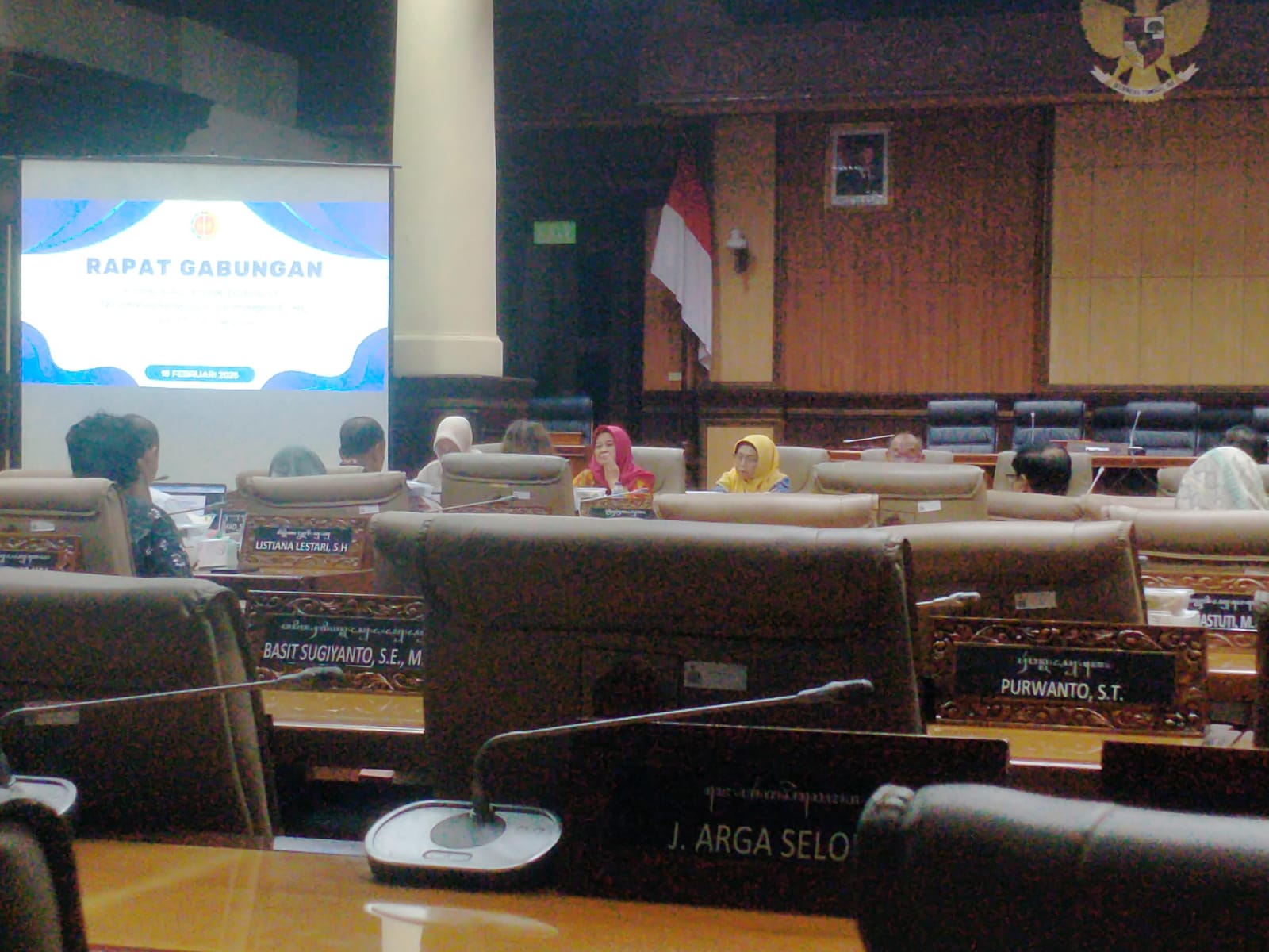 GERAK CEPAT: Rapat Gabungan Komisi B dan Komisi D DPRD DIJ membahas gejolak di PT Taru Martani.