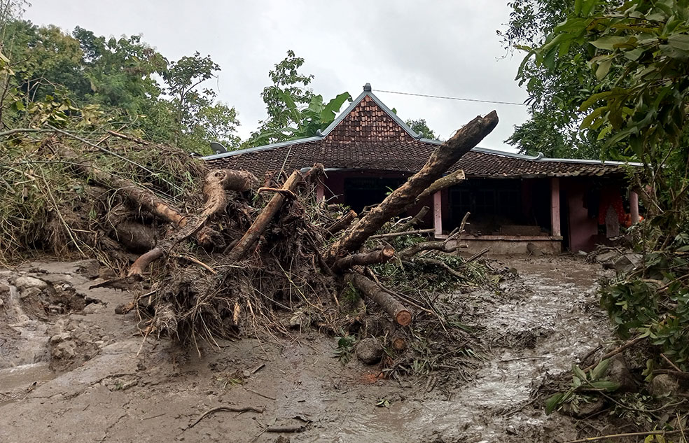 SIAP DIPINDAH: Titik paling parah longsor di Padukuhan Jono, Kalurahan Tancep menimpa rumah milik Suyoto. Langkah mitigasi kebencanaan, rumah itu akan direlokasi ke tempat ya