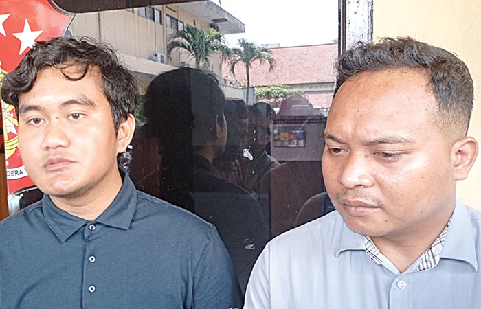 SEGERA DIPROSES:&nbsp;Kuasa hukum siswi korban pencabulan oleh oknum guru SLB saat membuat laporan di Polresta Jogja, Jumat (20/2).