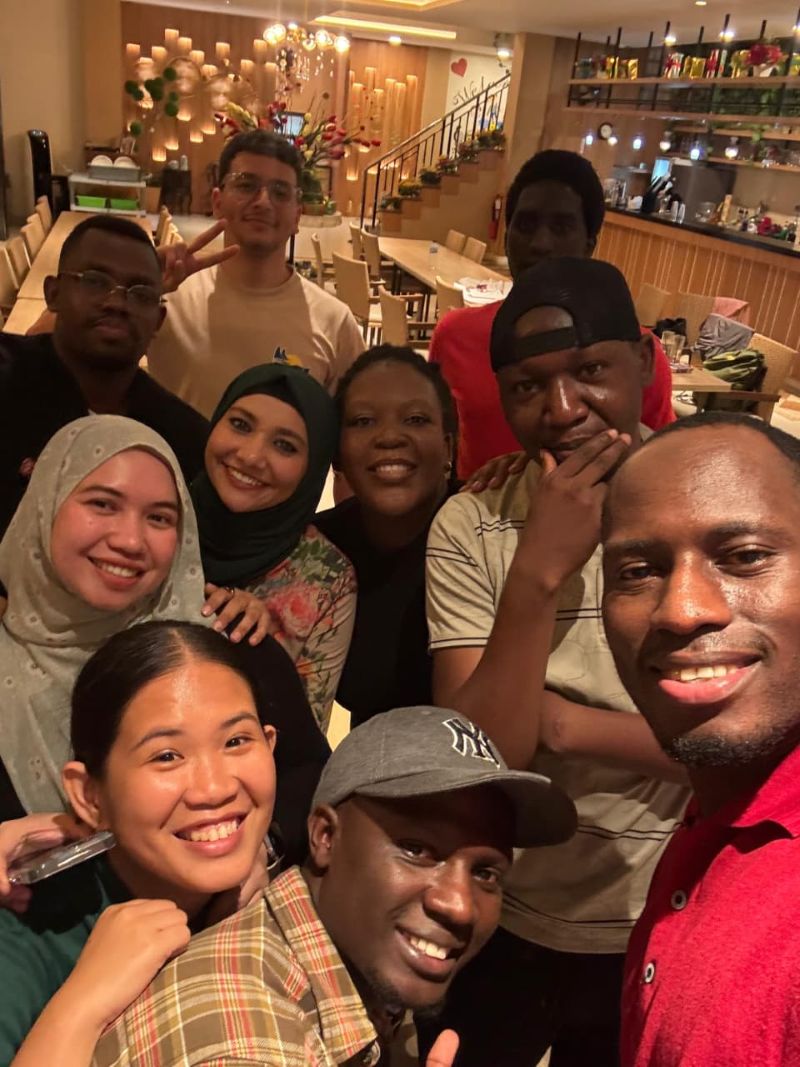 TOLERANSI: Kebersamaan Nor Najihah Saad dan teman-temannya.