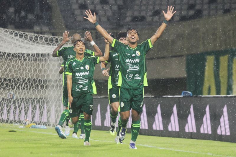PSS Sleman saat menjamu Persipura Jayapura di Maguwoharjo International Stadium (MagIS), Sabtu (21/2) malam