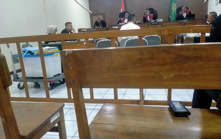GRATIFIKASI SEKS: Ahli Hukum Pidana Mudzakir menjawab pertanyaan JPU Bagus Kurnianto di sidang Pengadilan Tipikor Jogja.