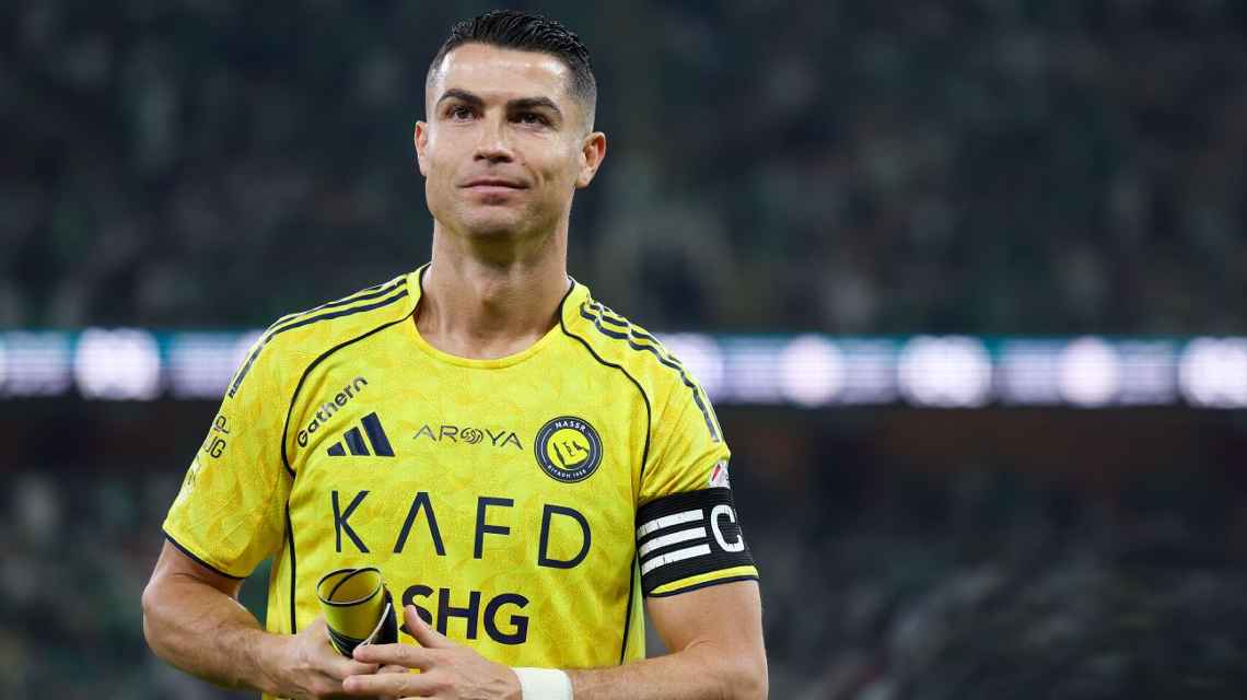 Cristiano Ronaldo cetak dua gol dalam kemenangan Al Nassr 4-0 atas Al Hazm untuk kuasai puncak klasemen Saudi Pro League