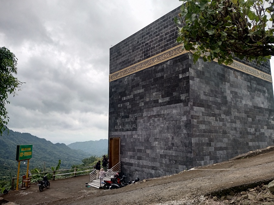 Masjid Ka'bah Asy Syuhada menjadi magnet bagi warga Padukuhan Batur Turu Kalurahan Mertelu untuk melakukan kegiatan ibadah.