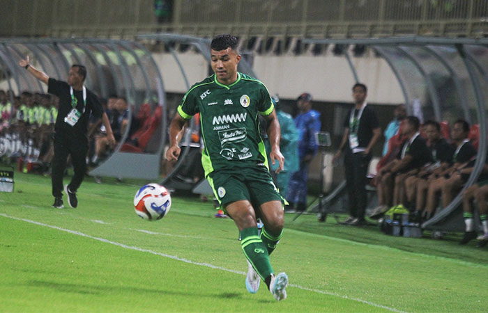 KONSISTEN: Gustavo Tocantins striker andalan PSS Sleman saat melawan Persipura, Sabtu (23/2).