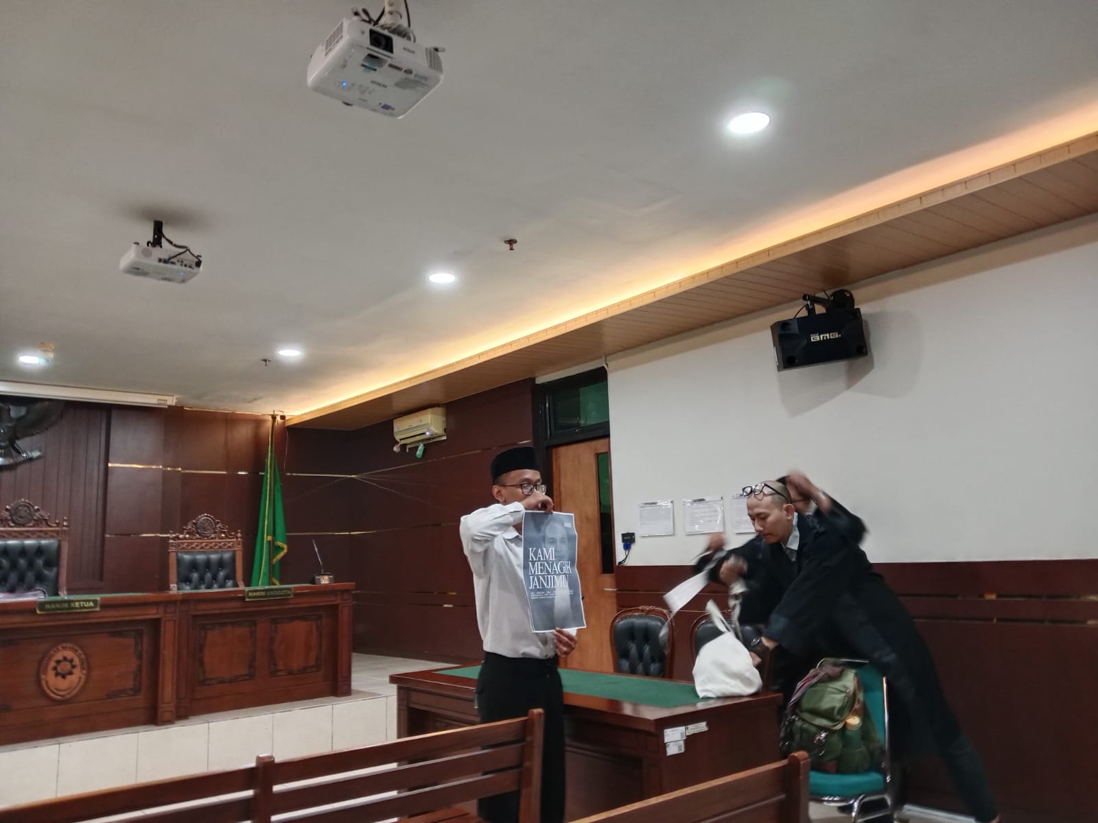 Sidang Perdana Arie