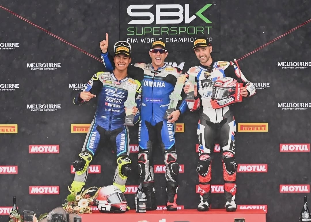 Pebalap asal Bantul, Aldi Satya Mahenda (paling kiri) cetak sejarah sebagai pebalap Indonesia pertama yang naik podium WorldSSP