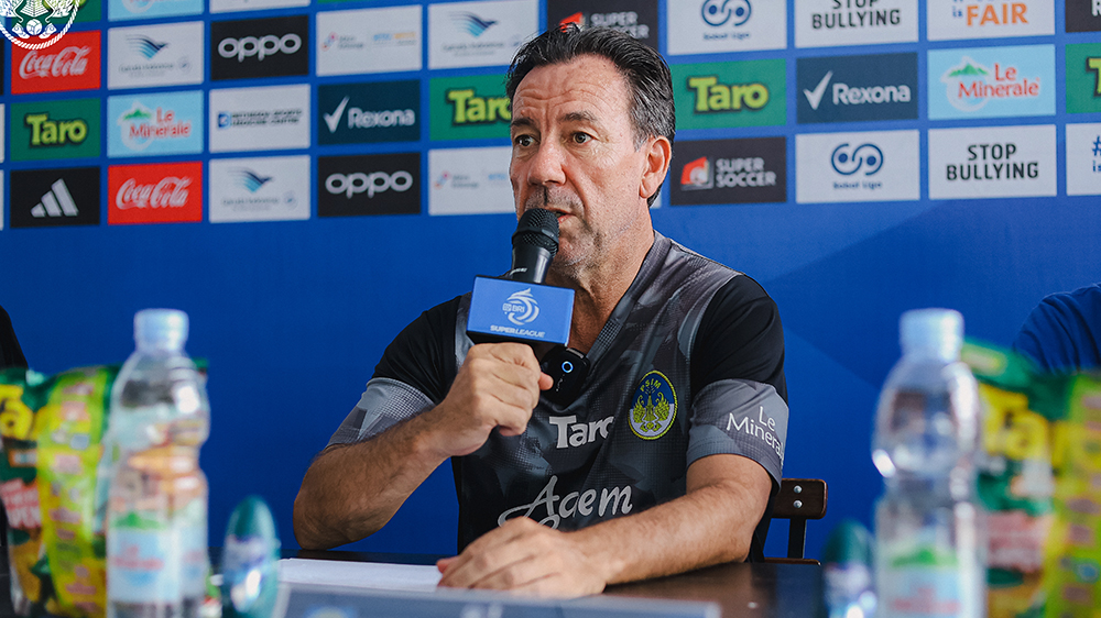 Pelatih PSIM Jogja, Jean-Paul van Gastel dalam sesi pers pre-match BRI Super League melawan Bali United di Stadion Sultan Agung, Bantul