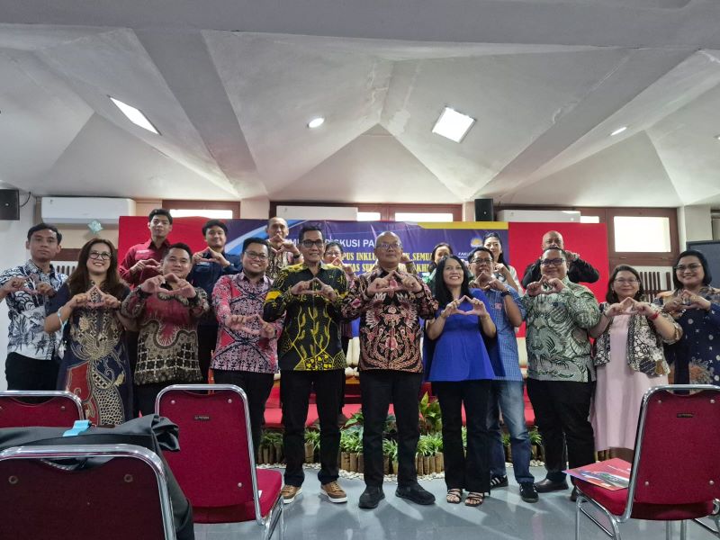 KAWAL SUARA RAKYAT: Ketua DPRD Kota Jogja Wisnu Sabdono Putro saat dikukuhkan sebagai ketua DPD Ikatan Alumni Fakultas Hukum (IKAHUM) Universitas Atma Jaya Yogyakarta (UAJY). 