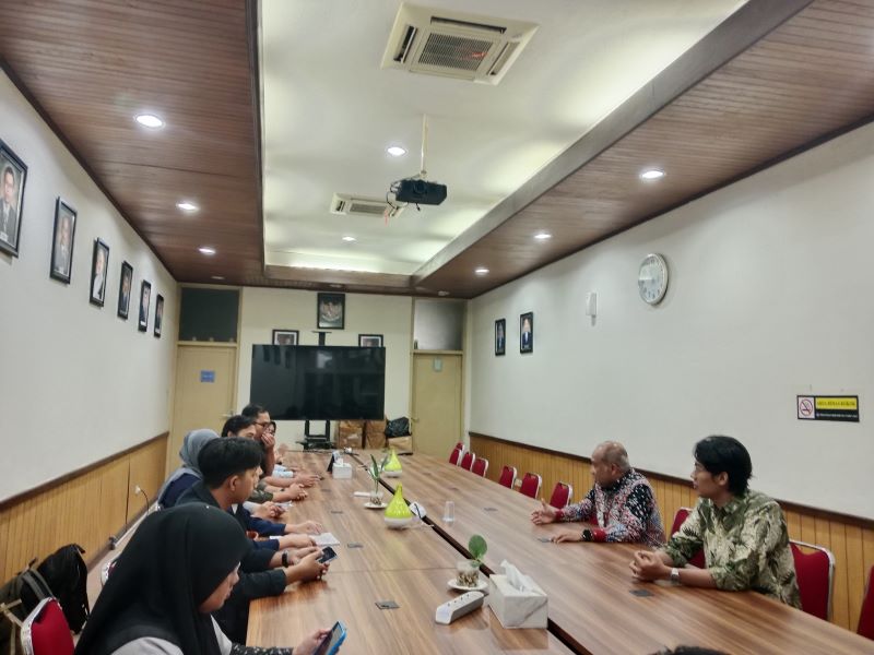 Pertemuan pembahasan Perdana Arie bersama pihak kampus UNY Rabu (25/2).