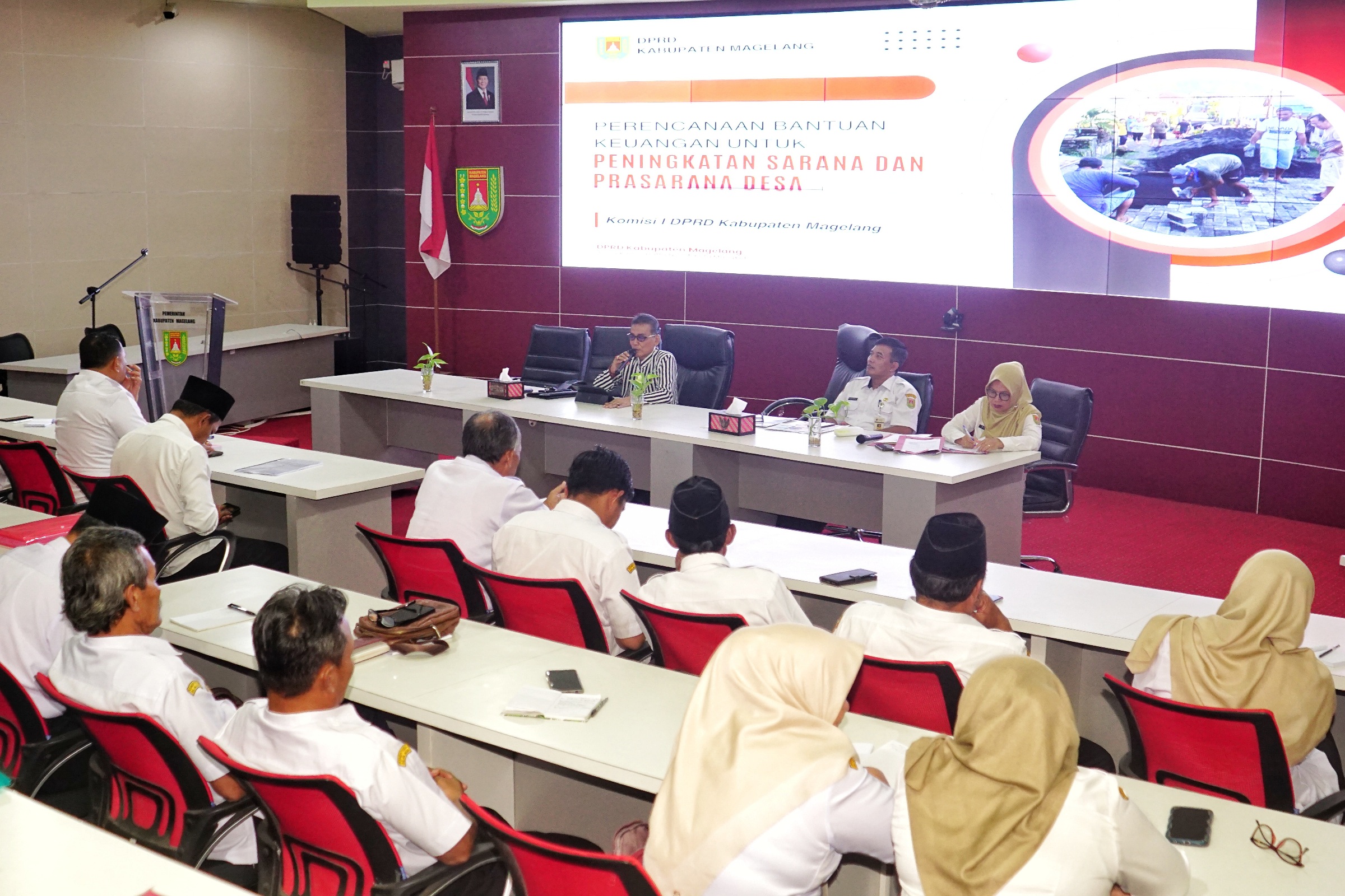 Kegiatan workshop peningkatan sarana dan prasarana desa yang dihadiri para kepala desa dan camat&nbsp;di Ruang Command Center, Rabu (25/2). 
