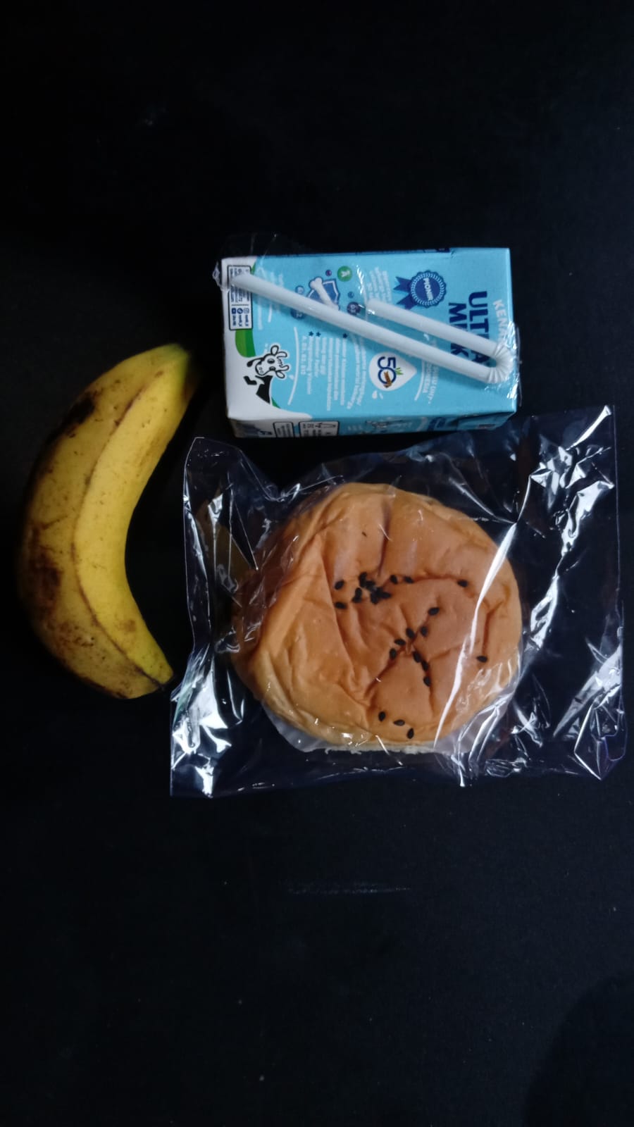 MENU KERING: Siswa mendapat sejumlah menu pada program MBG dari SPPG Gondowangi Sawangan.
