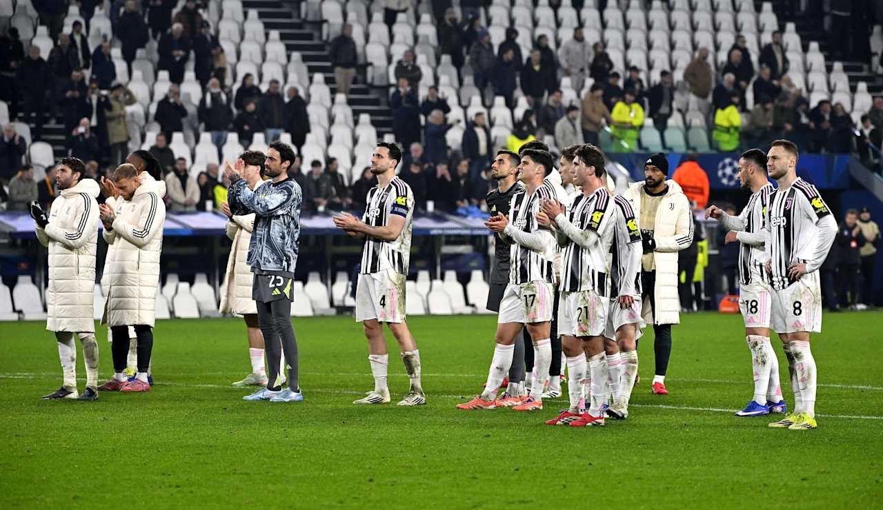 Raut kekecewaan para pemain Juventus setelah gagal meraih tiket babak 16 besar Liga Champions