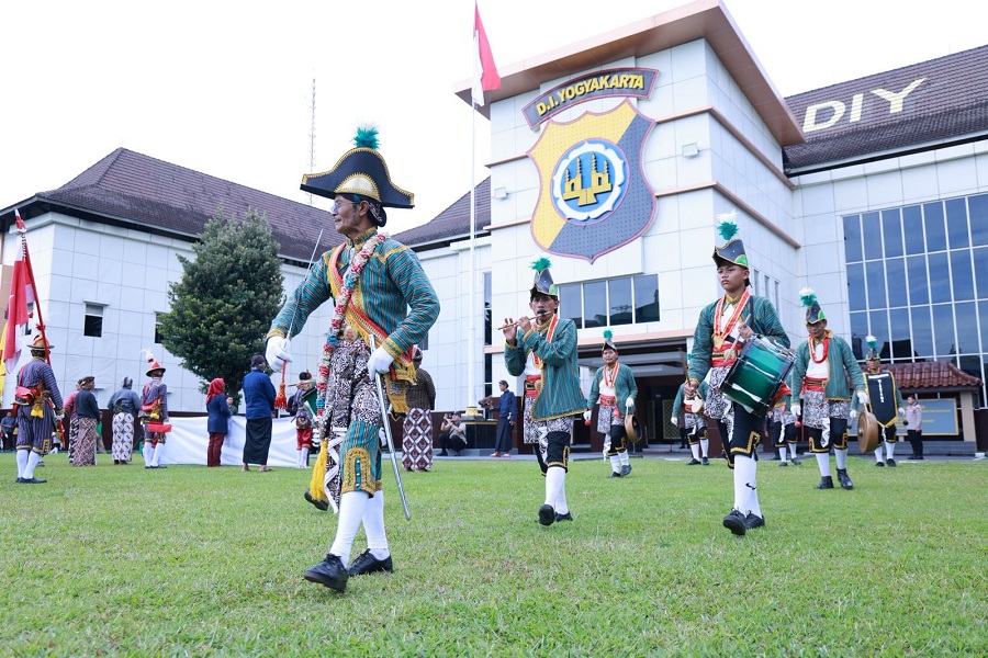 AKSI BUDAYA: Kelompok Kawula Ngayogyakarta mendatangi Mabes Polda DIY, respons aksi anarkisme beberapa waktu lalu.