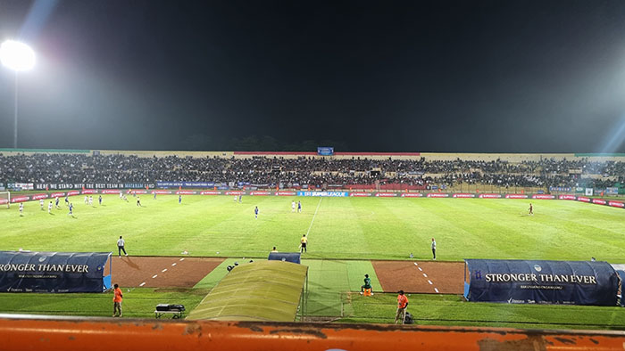 TERANG: Suasana Stadion Sultan Agung (SSA) Bantul saat PSIM Jogja menjalani pertandingan malam hari.