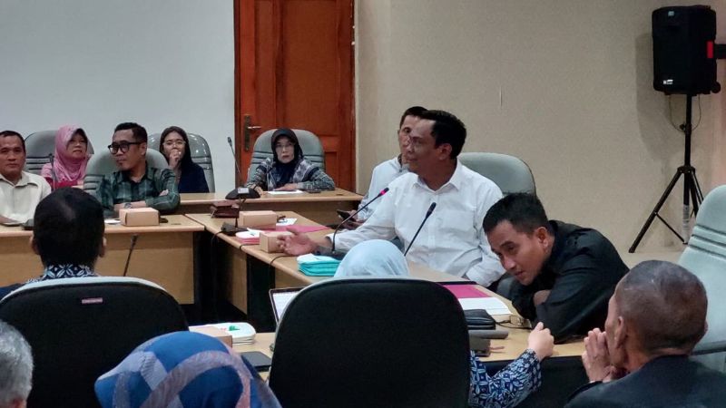 WADUL: DPRD Kulon Progo menerima kedatangan warga pemilik kos terkait bisnis kos mereka yang terancam sepi, sebab UNY Wates hendak pindahkan prodi ke Gunungkidul.