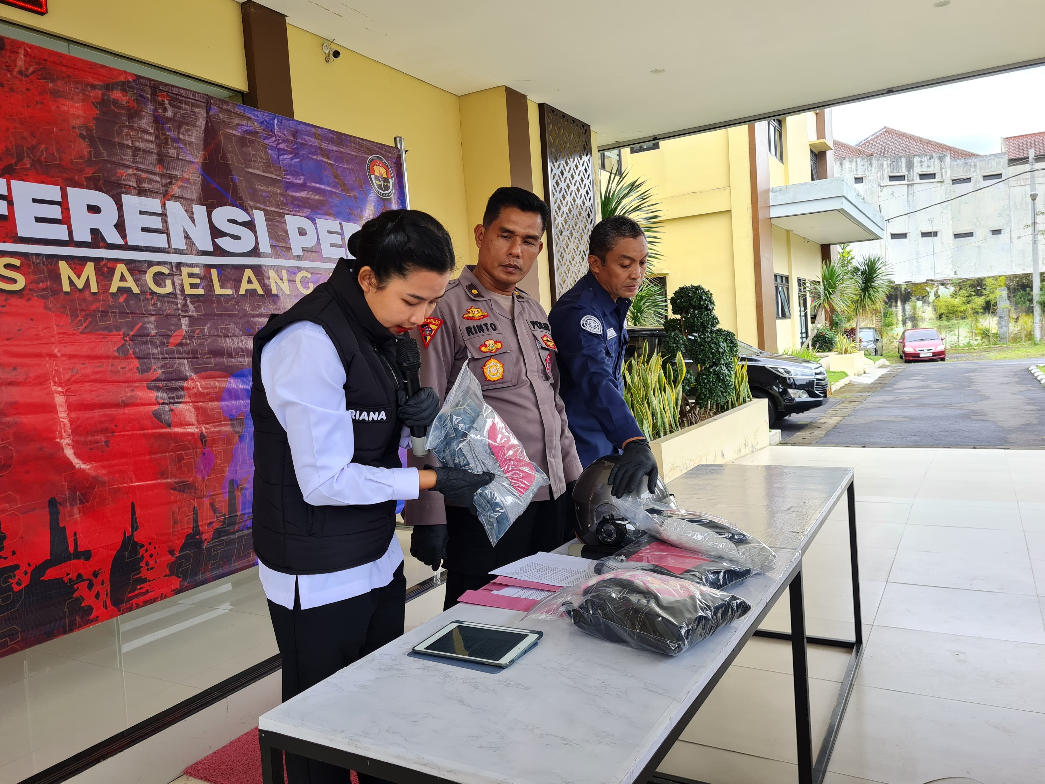 Polisi menangkap perempuan yang terlibat penganiayaan terhadap anak di bawah umur.