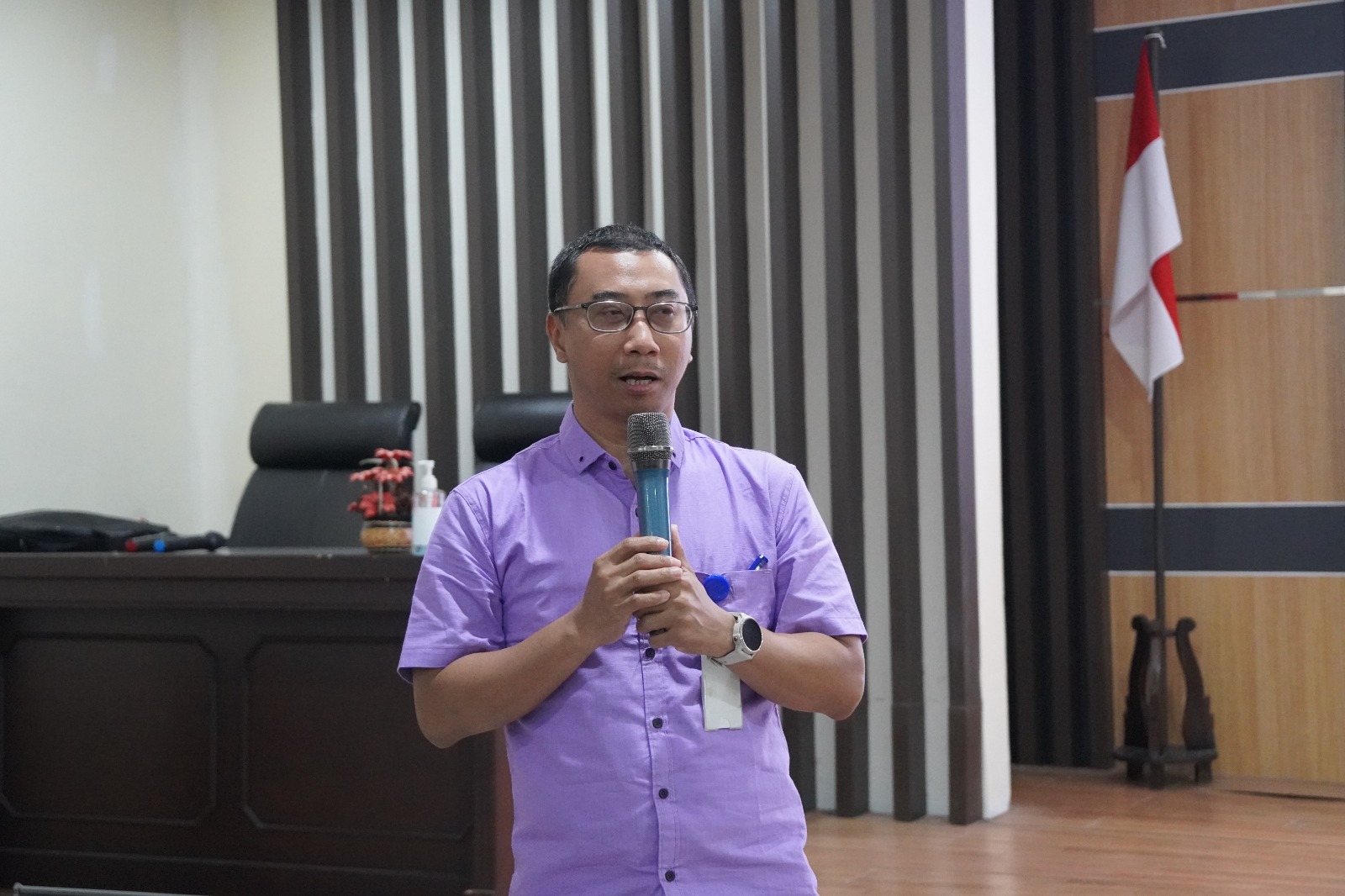 Humas Kantor BPJS Kesehatan Cabang Kebumen Andy Sulistiyanto memberikan pemahaman terkait mekanisme aktivasi peserta segmen Penerima Bantuan Iuran (PBI). (Dokumentasi BPJS Kesehatan Kebumen)  &nbsp;