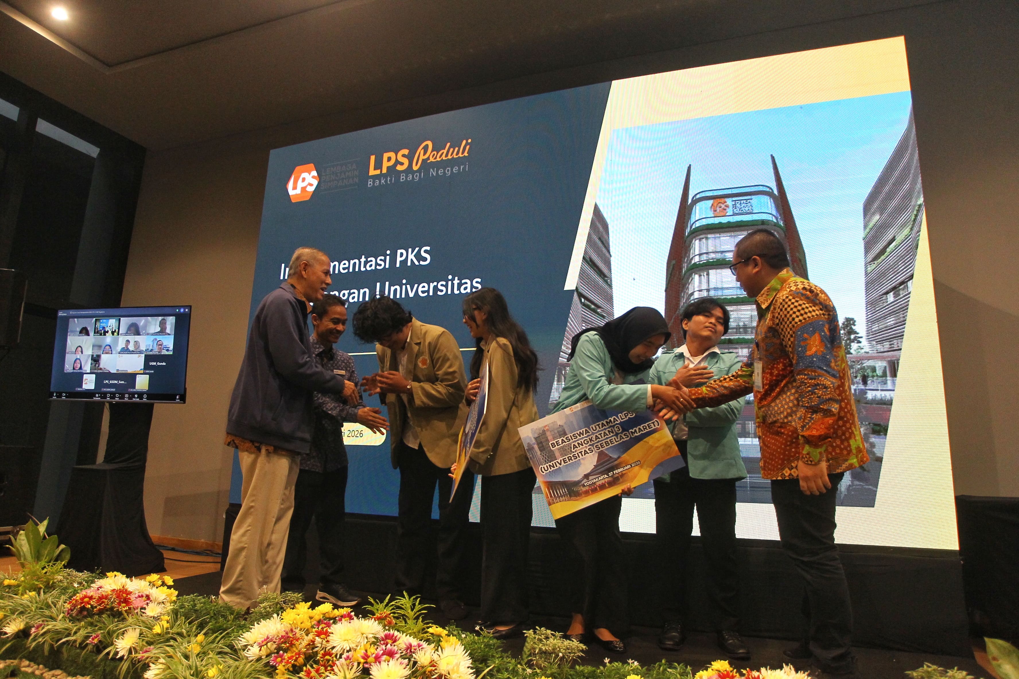 LPS Beri Beasiswa hingga Hibah 60 Unit Komputer untuk Laboratorium UGM