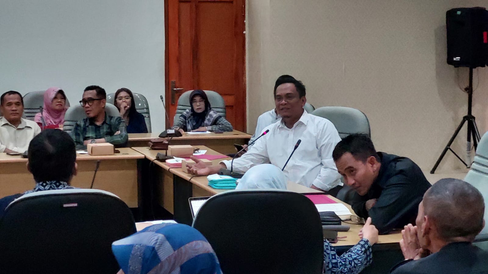 HADIR: Ketua DPRD Kulon Progo menanggapi kehadiran paguyuban kos di kawasan kampus.