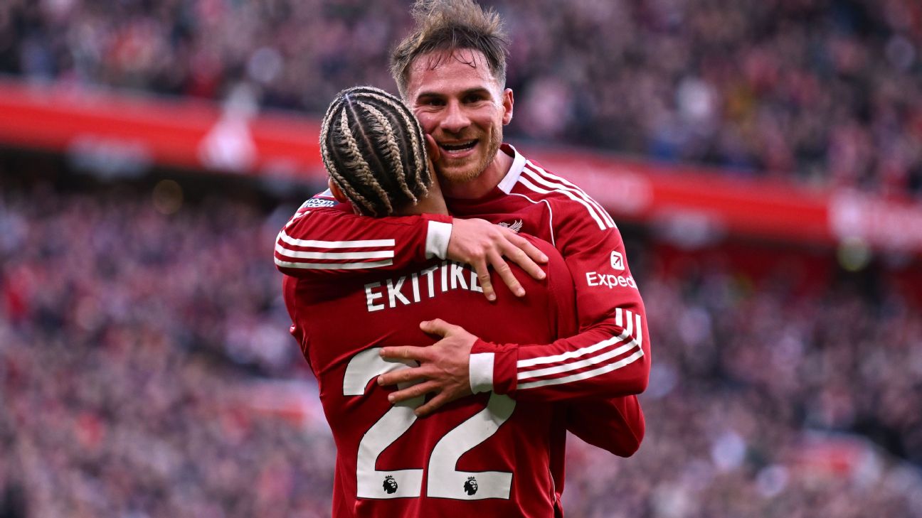 Alexis Mac Allister dan Hugo Ekitike rayakan gol ke gawang West Ham dalam kemenangan Liverpool di Anfield