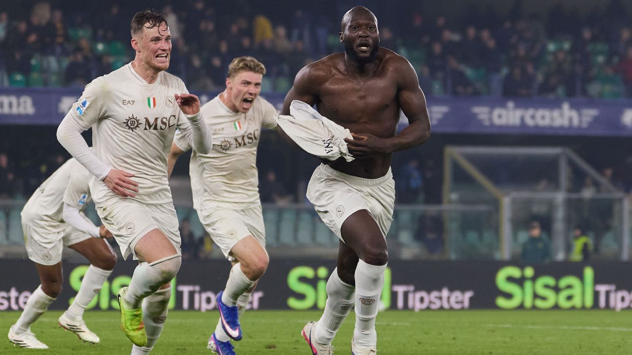 Selebrasi Romelu Lukaku setelah mencetak gol pertamanya musim ini sekaligue gol kemenangan Napoli atas Verona