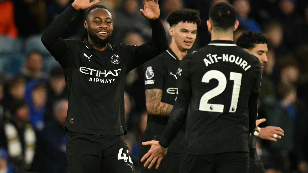 Para pemain Manchester City rayakan gol Antoine Semenyo dalam kemenangan atas Leeds United