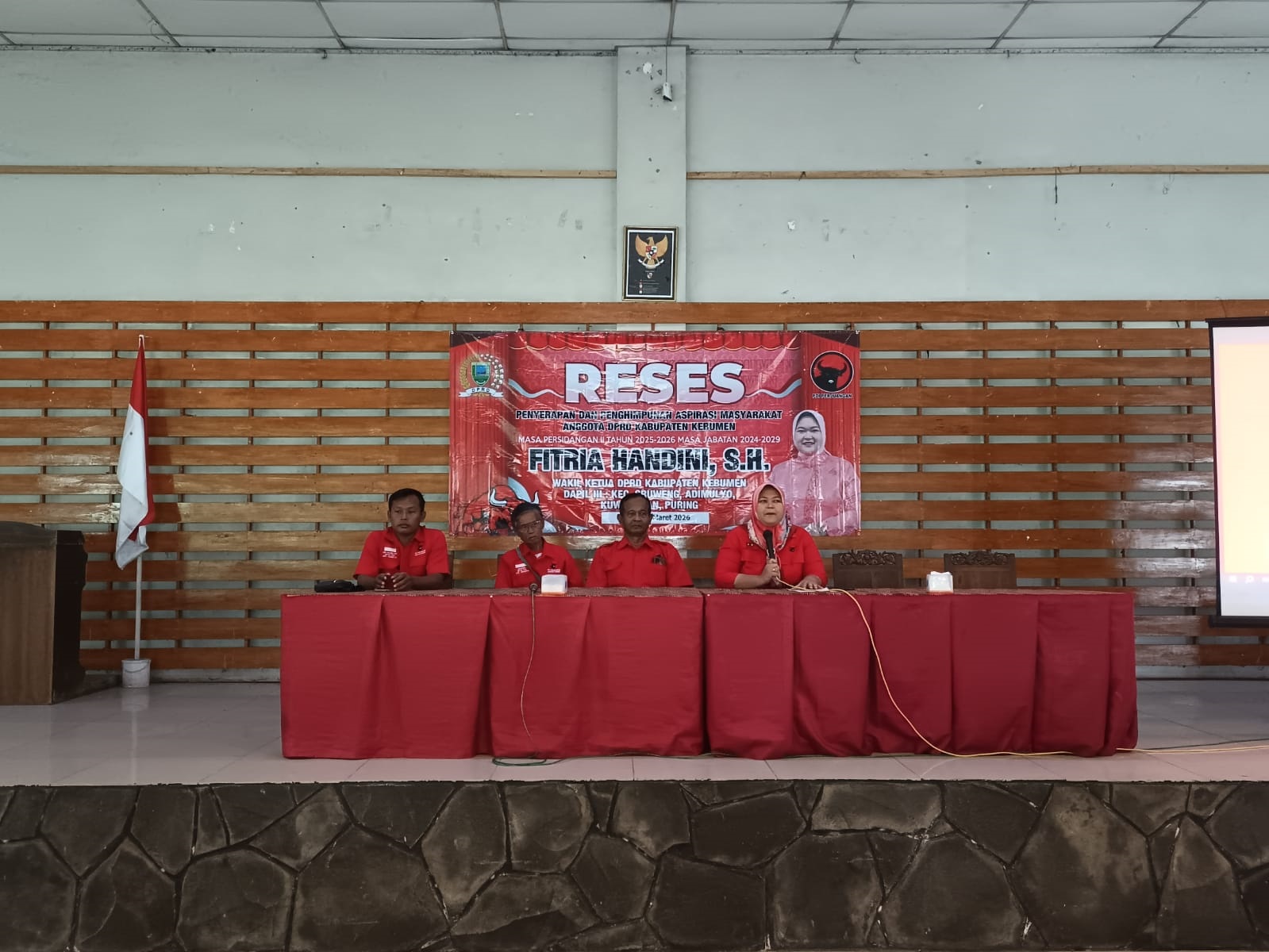Wakil Ketua DPRD Kebumen Fitria Handini menggelar reses atau penjaringan aspirasi masyarakat masa persidangan kedua tahun 2025-2026, Senin (2/4). (M Hafied/Radar Jogja)  &nbsp;