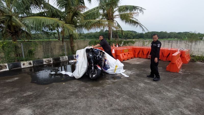 Barang Bukti: Moge Harley Davidson dikendarai bos HS Muhammad Suryo dan isterinya, Anis Syarifah yang menalami kecelakaan di Jalan Wates-Purworejo, Kabupaten Kulon Progo.