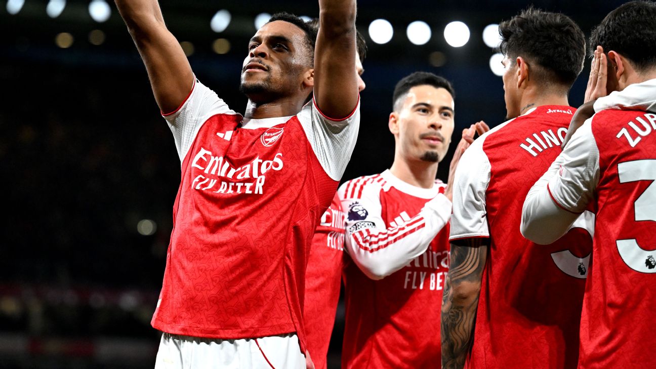 Para pemain Arsenal rayakan kemenangan atas Chelsea berkat gol Jurian Timber dan William Saliba