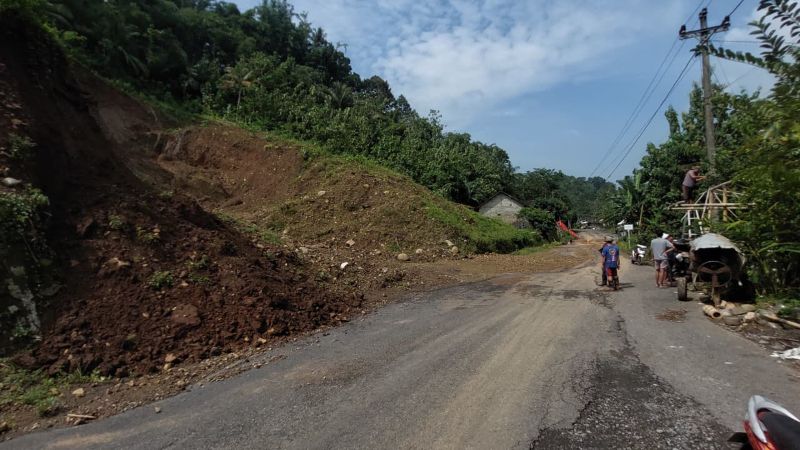 AUDIENSI: Warga Padukuhan Pantog Kulon meminta reklamasi lahan bekas tambang ke DPRD Kulon Progo.&nbsp;
