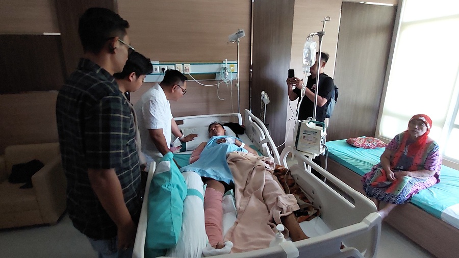 TERBARING: Abdullah korban laka moge dalam masa penyembuhan.