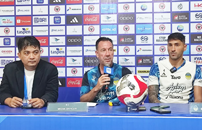 Sesi konferensi pers sebelum pertandingan antara PSIM Jogja melawan Semen Padang FC, Selasa (3/3).