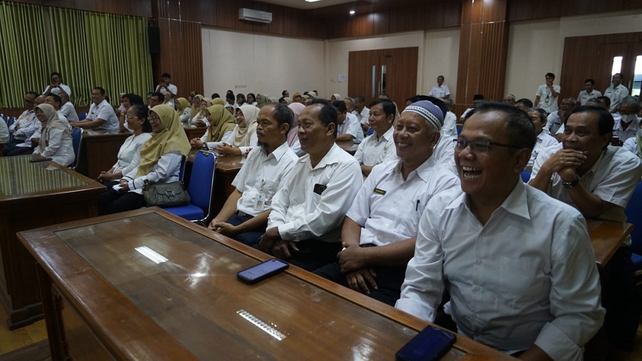 SIMBOLIS: Sebanyak 80 ASN yang memasuki masa purna tugas periode April dan Mei 2026 menerima SK Pensiun di Ruang Handayani Kantor Sekretariat Daerah Gunungkidul Rabu (4/3/2026).