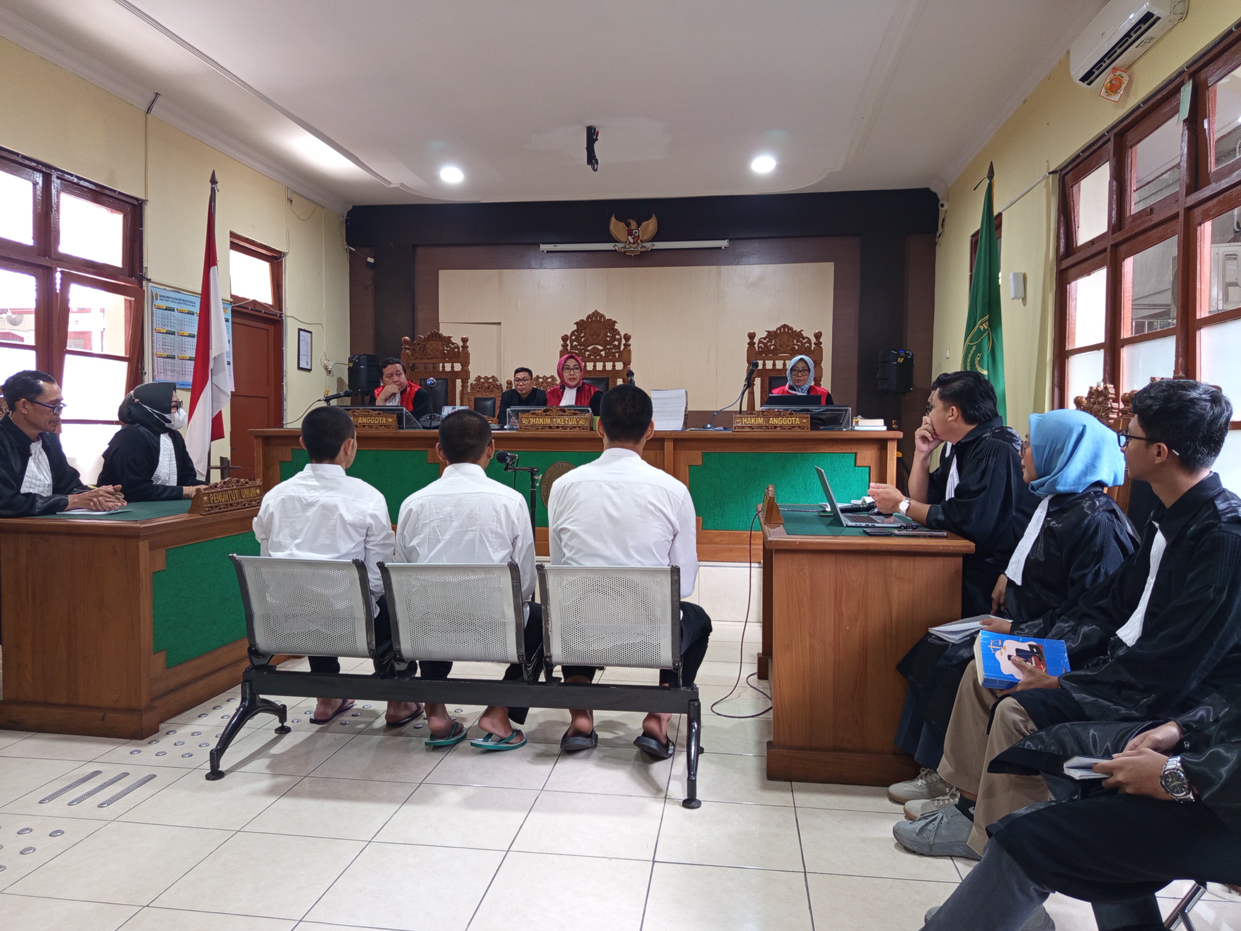 Tiga terdakwa menjalani sidang di Pengadilan Negeri Magelang IB.