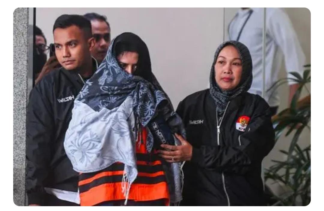 Bupati Pekalongan Fadia Arafiq usai menjani pemeriksaan di gedung KPK, Jakarta, Rabu (4/3/2026). (Foto: Antara)