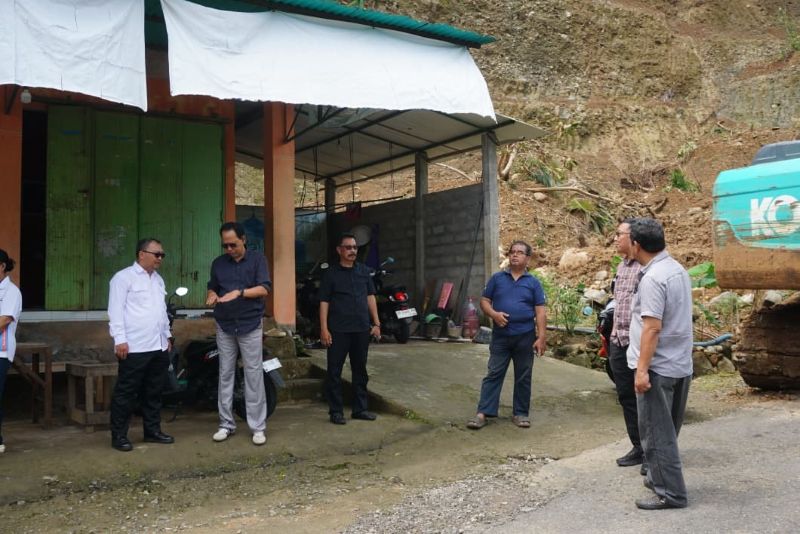 CEK: Komisi B DPRD DIJ meninjau lokasi tambang urugan tol. 