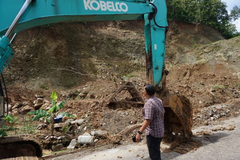 Komisi B DPRD DIJ meninjau lokasi tambang urugan tol.&nbsp;