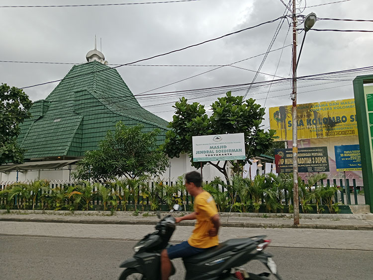 MASIH ASLI: Masjid Jenderal Soedirman (MJS) yang berlokasi&nbsp;di Jalan rajawali, kompleks Kolombo, Demangan Baru, Depok.
