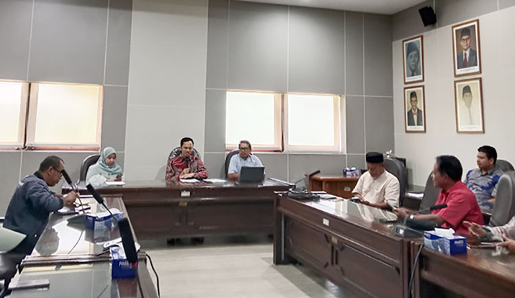 Proses pemilihan rektor dimulai November 2025. Salah satu tahapan penting dalam proses seleksi akhir adalah pemaparan rencana strategis dari tiga besar calon rektor. 