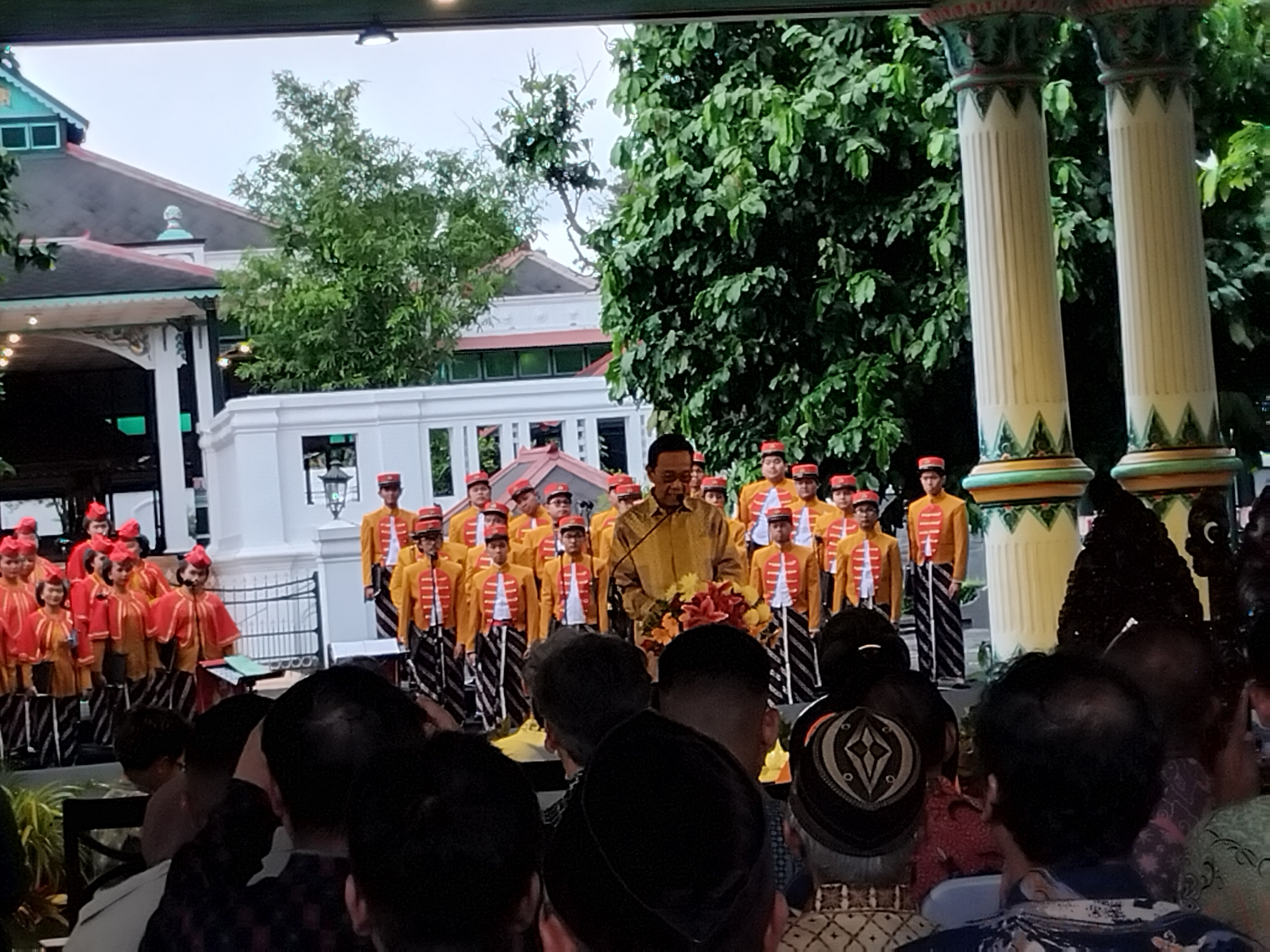 Sri Sultan Hamengku Buwono (HB) X secara resmi telah membuka pameran temporer bertajuk Smarabawana di KgD Pagelaran Keraton Jogja, Sabtu (7/3)