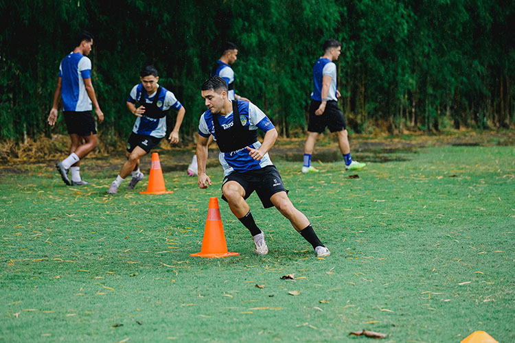 Pemain PSIM Jogja Ezequiel Vidal.