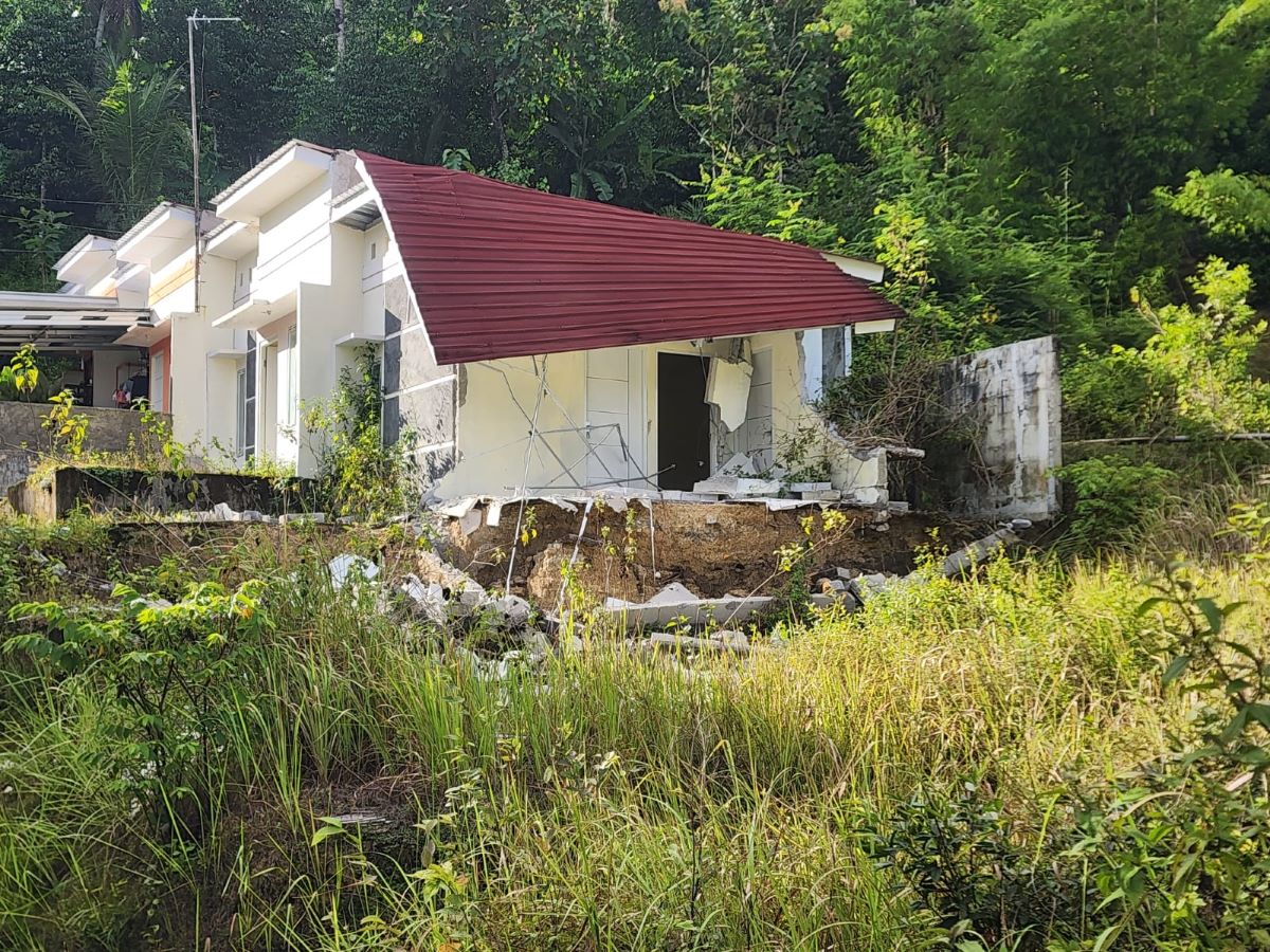 Rumah warga di Perumahan Taman Semesta Asri Padukuhan Guwo RT 3, Kalurahan Triwidadi, Kapanewon Pajangan yang terdampak gerakan tanah