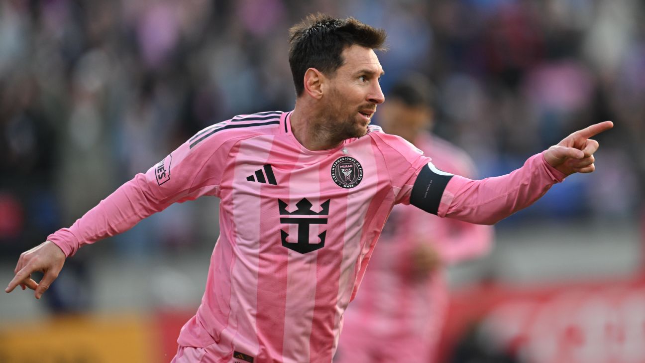 Selebrasi Lionel Messi setelah mencetak gol ke-899 selama karirnya di dunia sepak bola