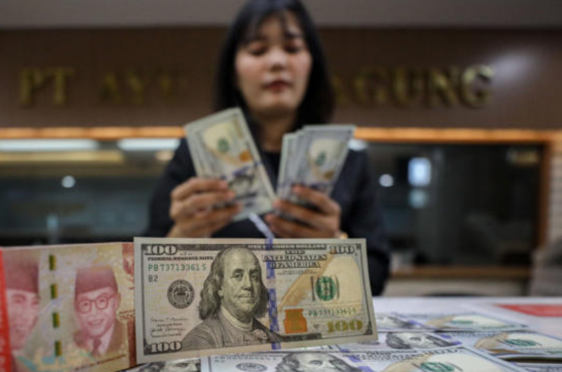 Ilustrasi rupiah dan dolar.